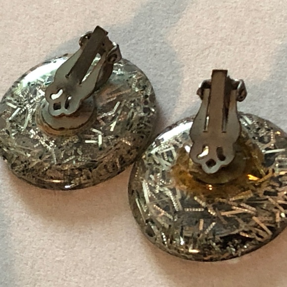 3/$32 VTG 60s Black/Clear Resin Silver Metal Foil Flakes Round Clip On Earrings - Picture 8 of 10